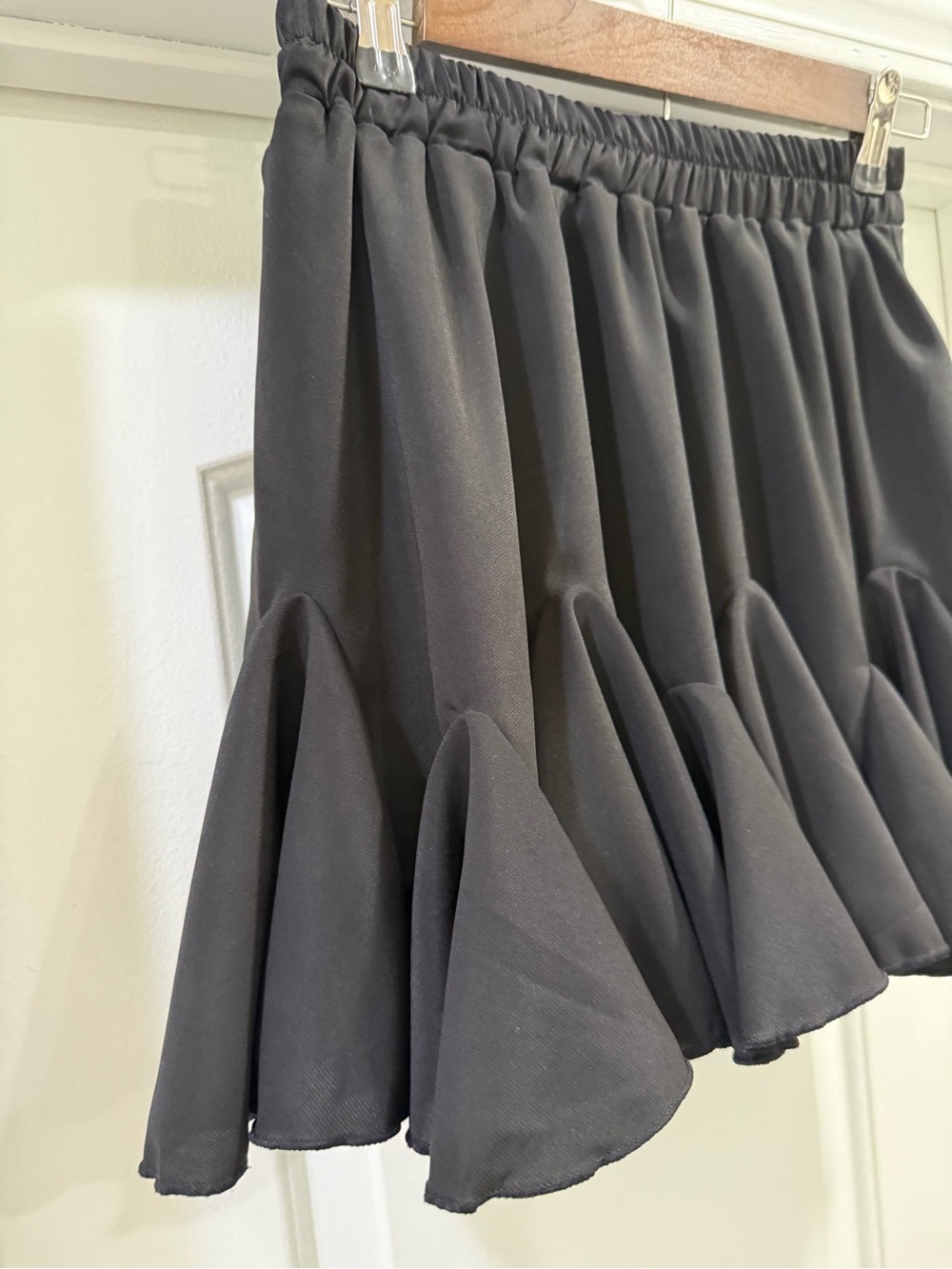 AVIDLOVE  🆕🆕 Black Ruffled Skater Skirt Size Small - Picture 3 of 11